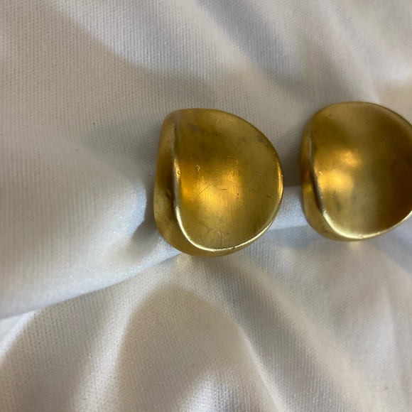 Kenneth Lane KJL Vintage Gold Plated Concave‎ Design Clip on Earrings - Picture 5 of 6